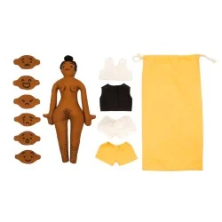 poupée sexuée femme à la peau noire avec différentes expressions