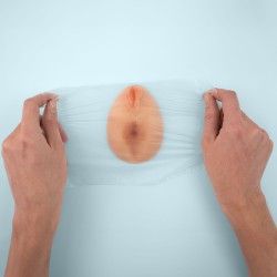 protection sans latex pour cunnilingus tendue sur anus