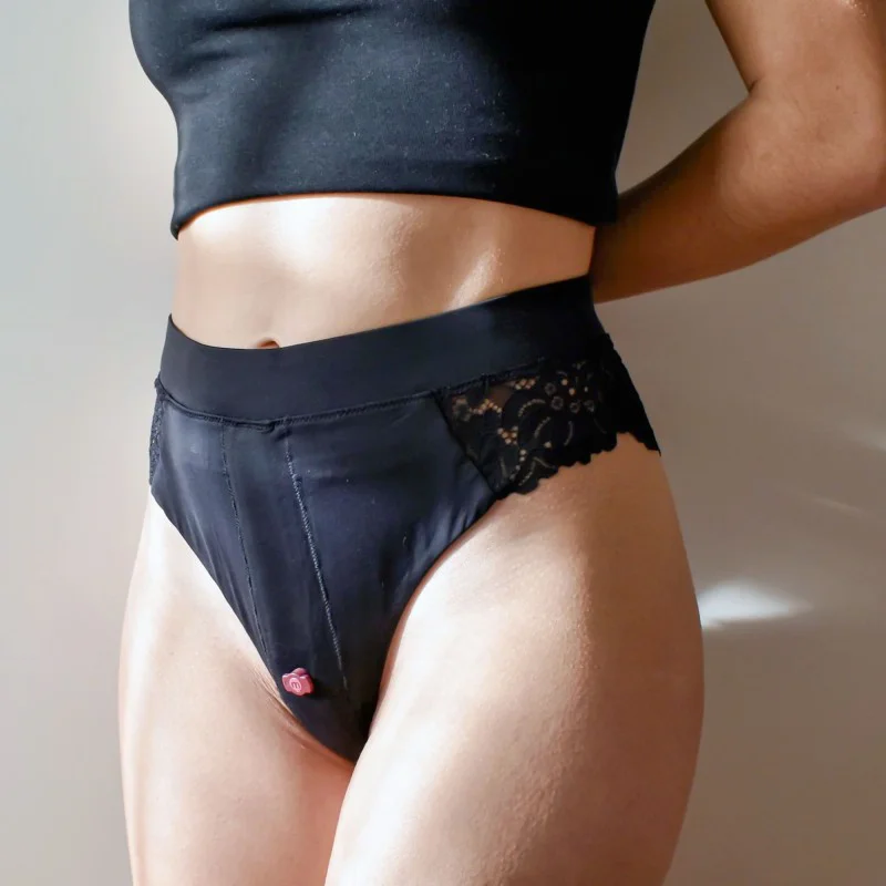 Culotte brésilienne noire harnais 1