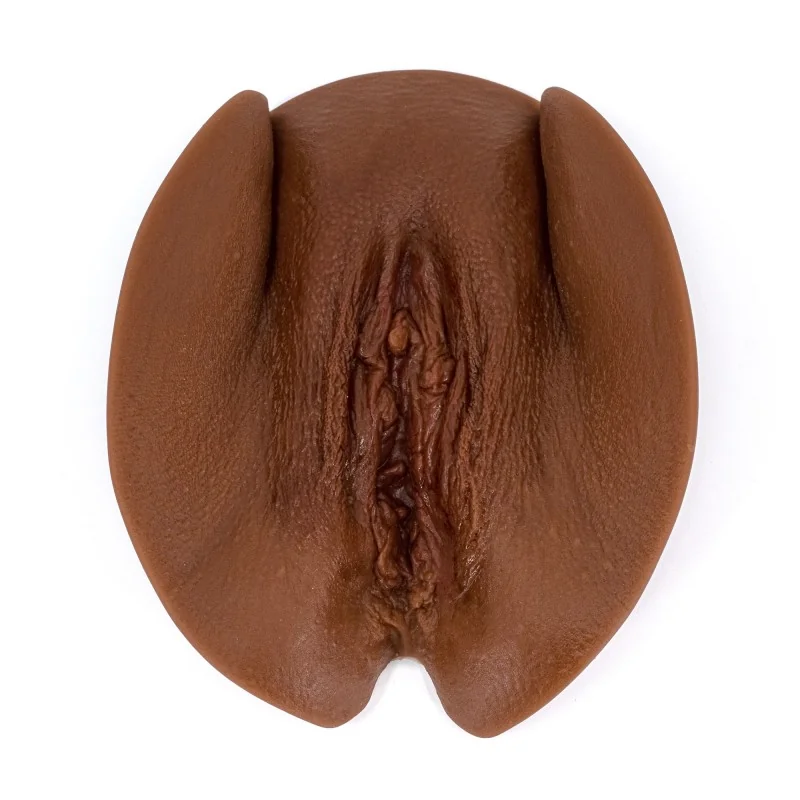 vulve mutilée foncée en silicone pour l'éducation reconditionnée de face