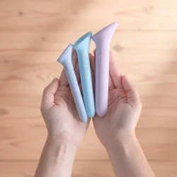 gamme vagiwell small tenue dans les mains